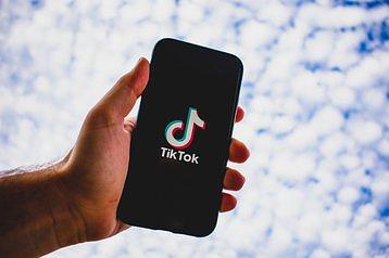 tiktok-5323005_1920.width-358