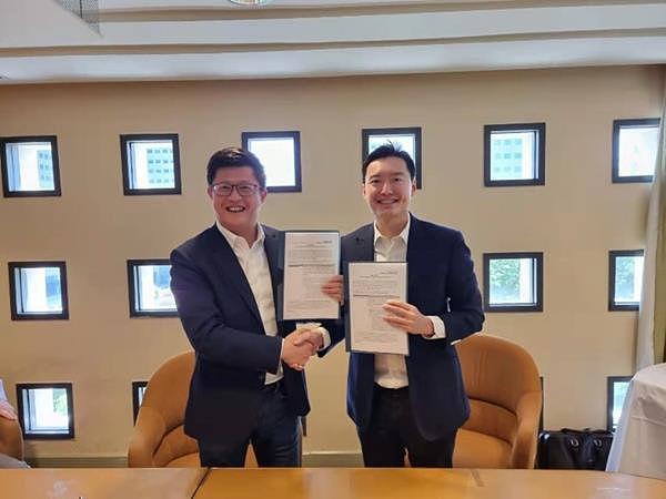 GDS_Chairman_and_CEO_William_Huang_L_and_YTL_Po.original